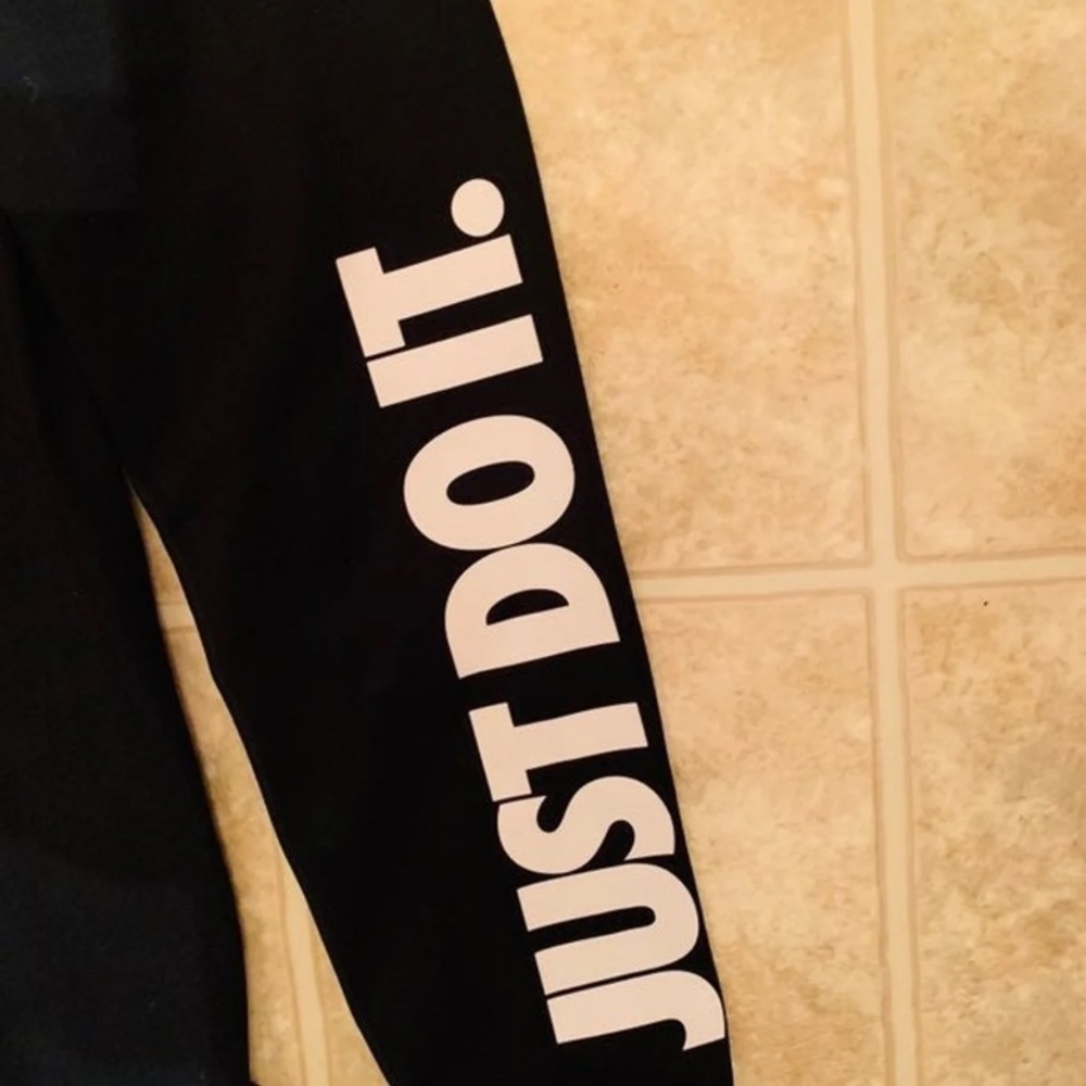 NIKE DRI FIT LEGGINGS